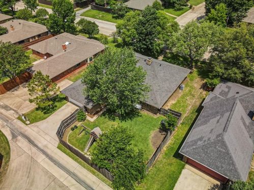 2614 Timberleaf Dr, Carrollton TX 75006-2040 exterior