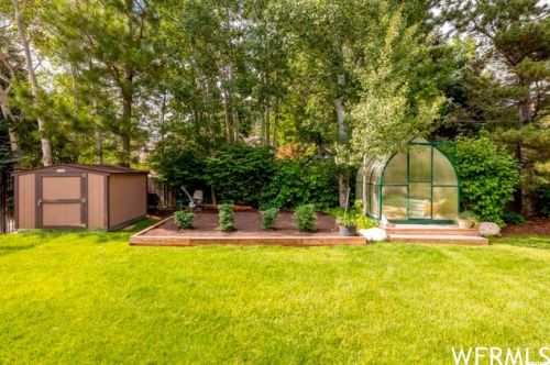 6 Mistywood Ln, Sandy UT 84092-4850 exterior