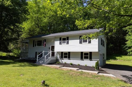 17 Valley Field Rd, Sandy Hook CT  06482-1096 exterior