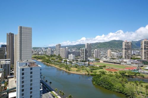 445 Seaside Ave, Honolulu HI  96815-2640 exterior