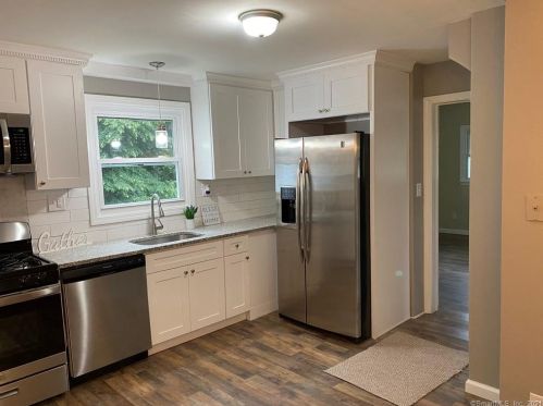 15 Saville St, Windsor CT  06095-4450 exterior