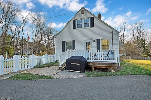 14 Meadowview Rd, Millington, NJ 07946-1349