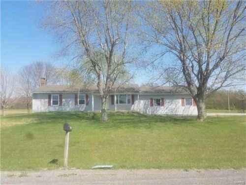 3266 Black Diamond Rd, Nashville, IL 62263-5810
