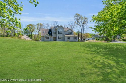 15 Lauren Ln, Plumsted Township, NJ 08533-1820