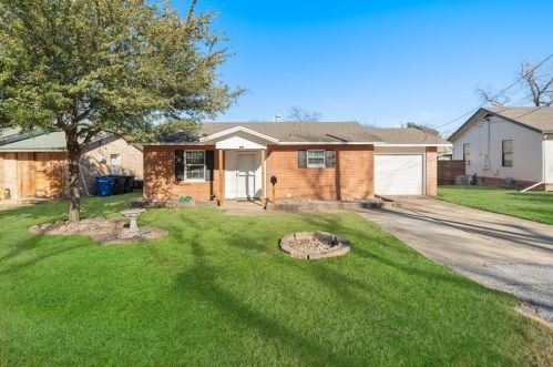 1601 Baxley St, Carrollton TX  75006-6043 exterior