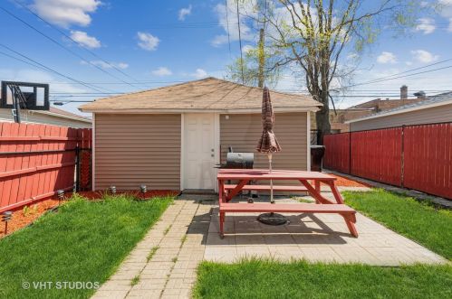 7029 Artesian Ave, Chicago IL  60629-1423 exterior