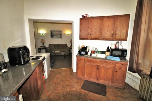 704 Chelten Ave, Philadelphia PA  19126-3712 exterior