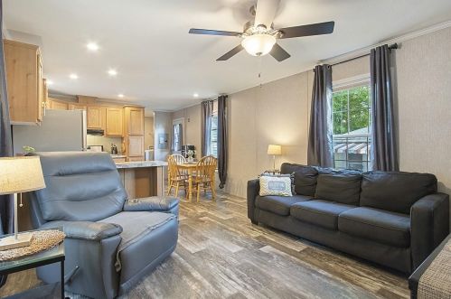 100 Rockingham Rd, Derry, NH 03038-4118