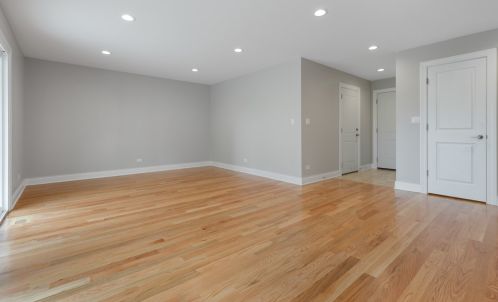 10 Evergreen St, Elk Grove Vlg, IL 60007-1410