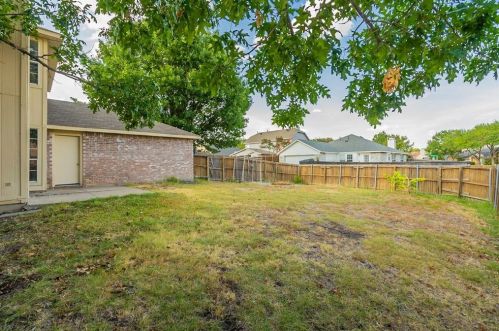 2818 Lk Vly Dr, Garland TX exterior