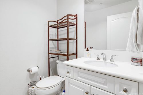 61 Nature, Irvine CA  92620-3827 exterior