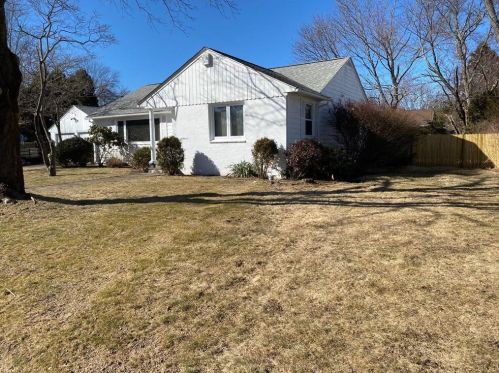 23 Pocono Dr, Warwick, RI 02888-5422