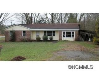 130 Sunset Hill Dr, Etowah, NC 28729-9729