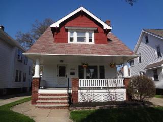 2044 Wyandotte Ave, Cleveland, OH 44107-6136