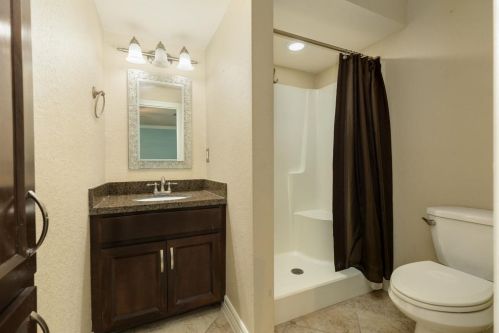 22 Mariner Village Dr, Taylor Lake Village TX 77586-5448 exterior