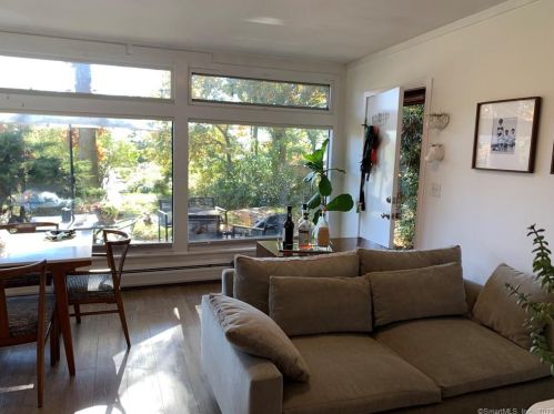 32 Dock Rd, Norwalk CT  06854-4717 exterior