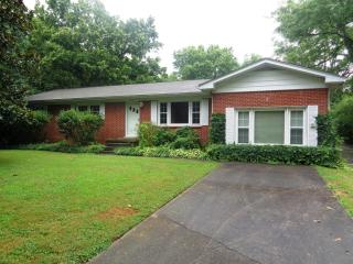312 Fort St, Tullahoma, TN 37388-2411