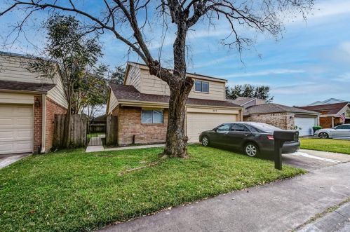 807 Chateau Pl, Richmond TX  77469-5105 exterior