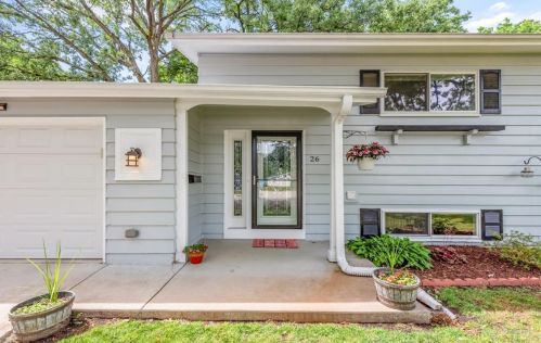 26 Big Oaks Ct, Streamwood, IL 60107-1359