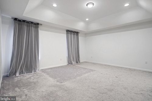 1009 Glen View Dr, York PA  17403-9680 exterior