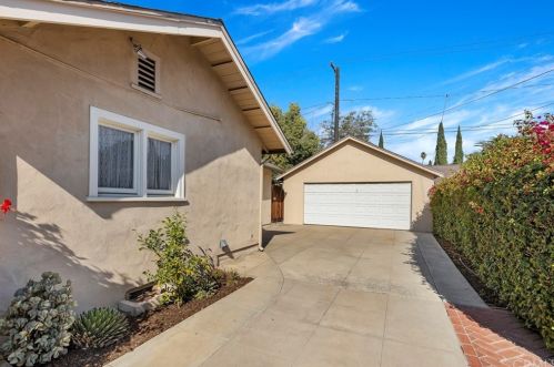 3573 Beechwood Pl, Riverside CA  92506-1210 exterior