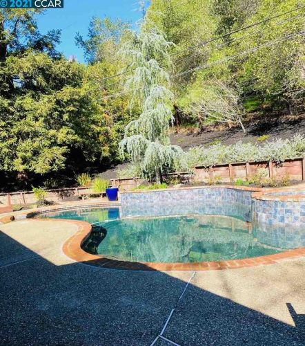 39 Ivy Dr, Orinda, CA 94563-4227