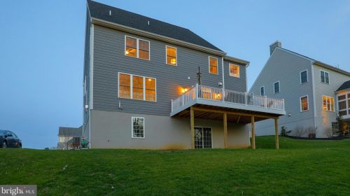 371 Spring Haven Dr, Lancaster, PA 17601-5194