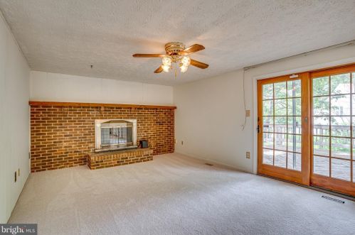 6315 Falling Brk Dr, Springfield VA  22015-4033 exterior