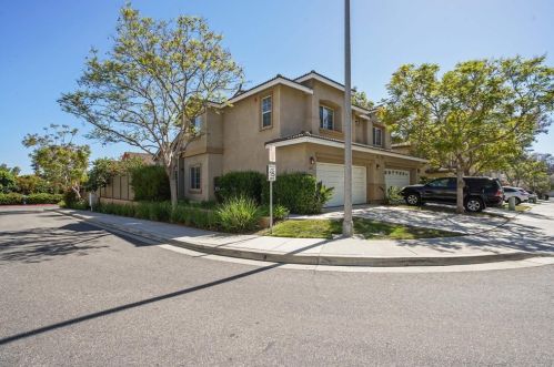 835 Daybreak Pl, Vista, CA 92084-3348