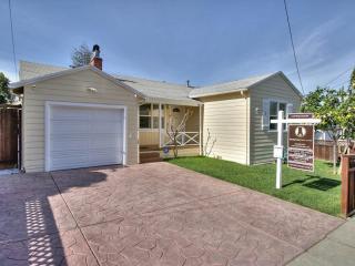 23940 Carmelita Dr, Hayward, CA 94541-5207