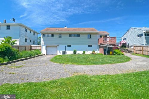 92 Lakedale Dr, Trenton NJ 08648-4421 exterior