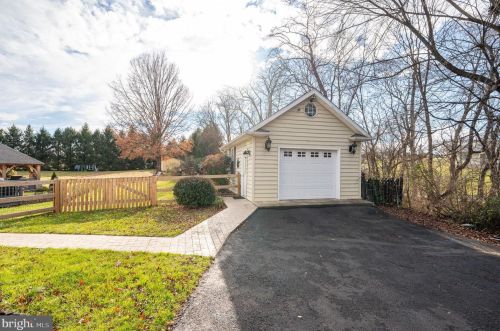 874 Pheasant Hill Rd, Summit Point WV  25446-3634 exterior