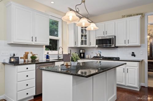 3415 Goldfinch Dr, Naperville, IL 60564-8317