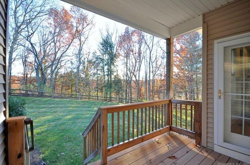 34 Watkins Dr, Sandy Hook CT  06482-1367 exterior