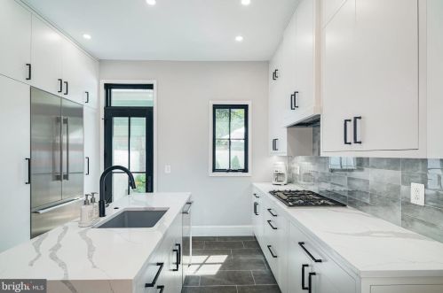 279 5 St, Philadelphia PA 19106-3715 exterior