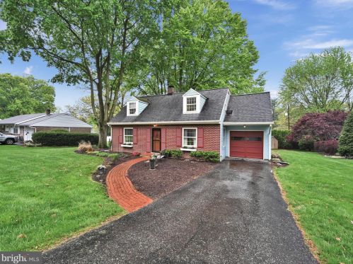 52 Landis Dr, Lancaster, PA 17602-3846