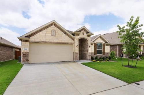 1668 Victoria Dr, Fort Worth TX  76131-4820 exterior