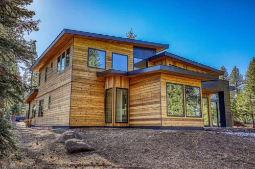 9397 Heartwood Dr, Truckee, CA 96161-5196