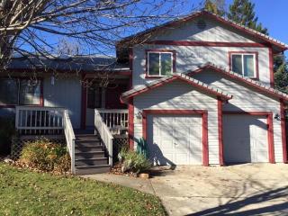 1948 Oconner Ave, Redding, CA 96001-5636