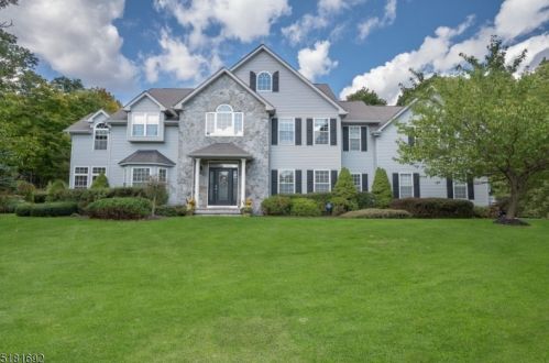 21 Manor Dr, Andover, NJ 07821-3535