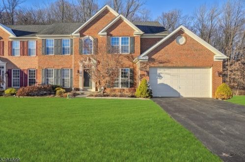 18 Primrose Ln, Sparta, NJ 07871-3496
