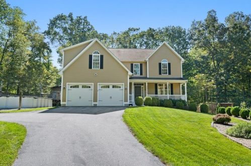 24 Sandy Hollow Rd, Gales Ferry, CT 06339-1656