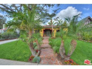 945 Muirfield Rd, Los Angeles, CA 90019-1824