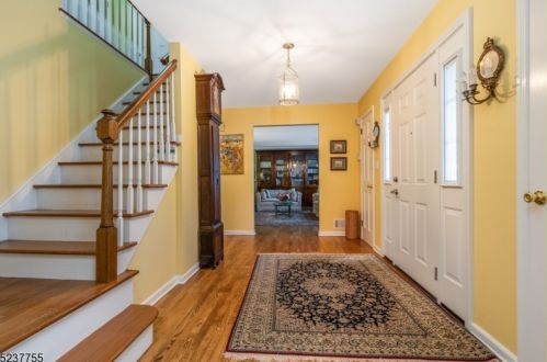 9 Hunt Ct, Flemington, NJ 08822-3349