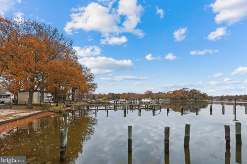 4933 Aspen St, Shady Side MD  20764-9667 exterior