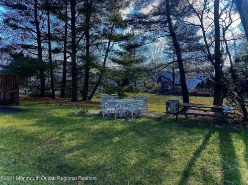 31 Kolas Ct, Middletown, NJ 07748-5153