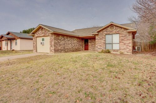 1410 Torrey St, Granbury TX  76048-2384 exterior
