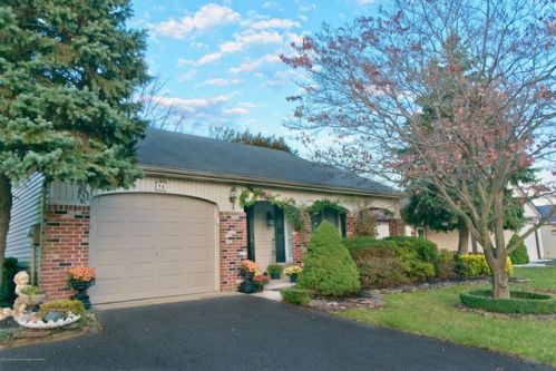 84 Red Hill Rd, Lakehurst, NJ 08759-6622