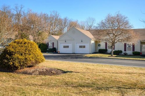 58 Elizabeth Cir, Sandy Hook, CT 06482-1092