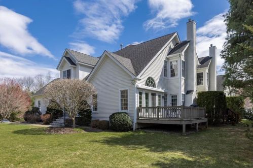 305 Sanctuary Dr, Warwick, RI 02818-2077